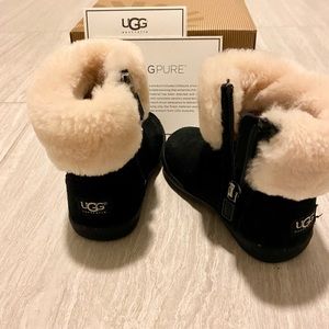 UGG toddler girl boots, black, size 6.